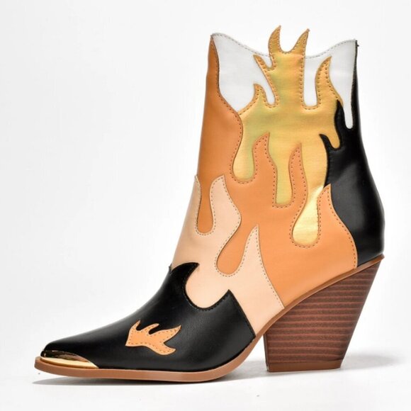 NWOT Cape Robbin Dumpa in Black Short Boots with Gold Fire Design - Boot Scootin - Picture 3 of 9